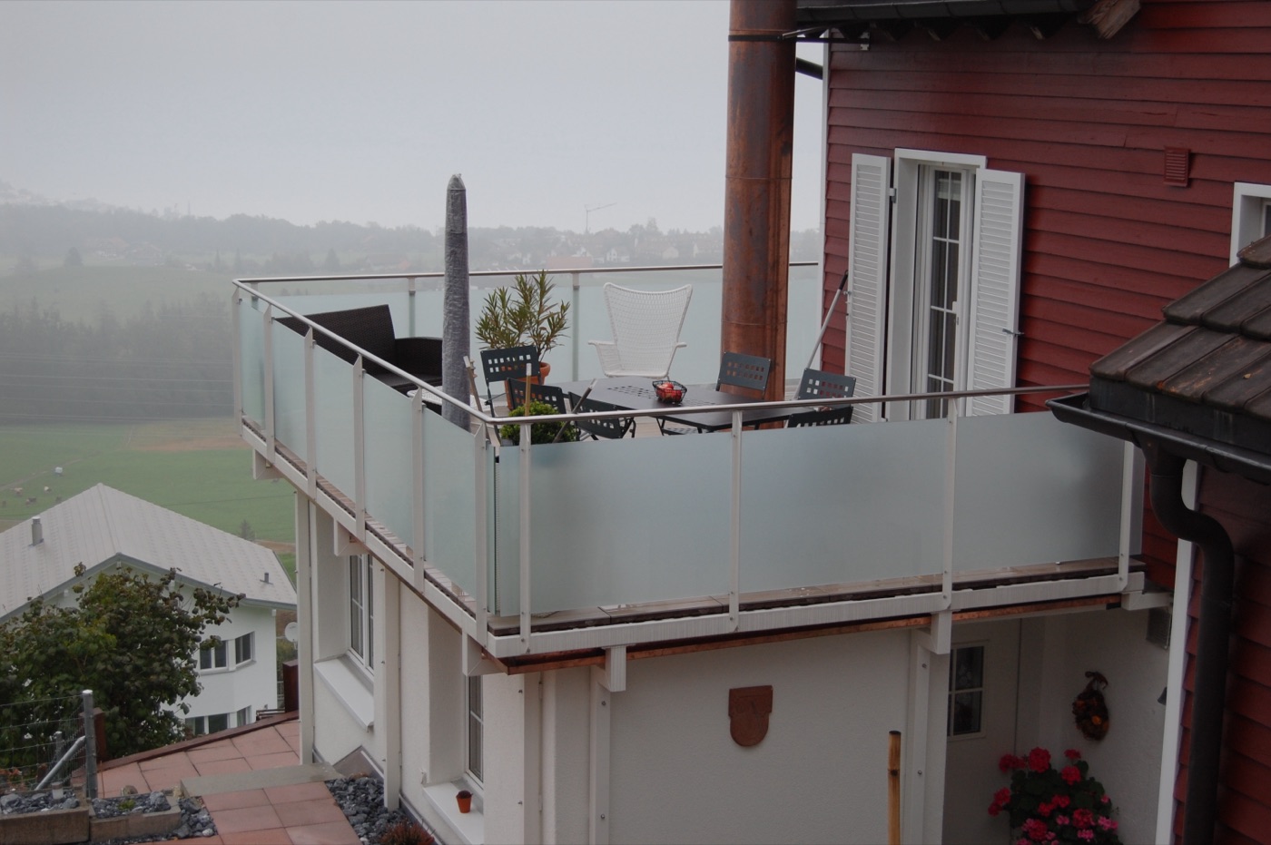 Balkon mit Glasfüllung – GYR AG Metallbau
