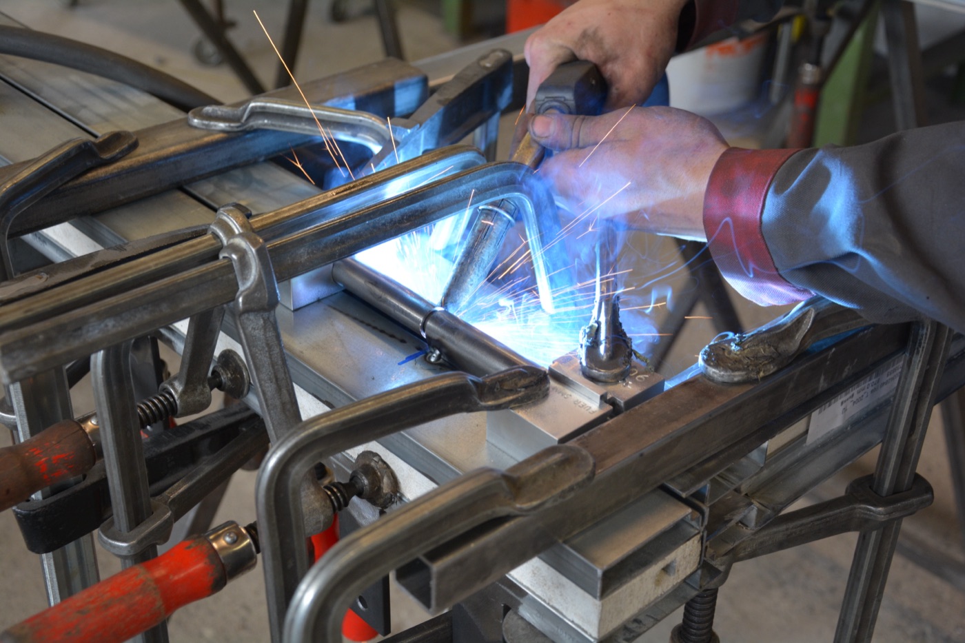 Schweissarbeit in der Werkstatt der GYR AG